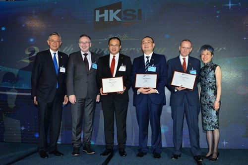 A group photo with the newly inducted HKSI Institute Honorary Fellow and Senior Fellows. From left to right: Dr Bill Kwok, Mr John Maguire, Mr Lewis Wan, Mr Benson Lo, Mr Paul Day and Ms Ruth Kung.